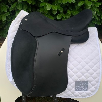 Wintec 17” Pro Wide Dressage (S3366) 