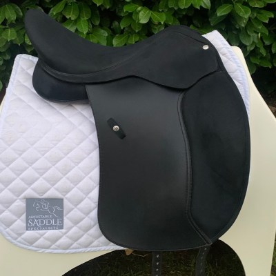 Wintec 17” Pro Wide Dressage (S3366) 