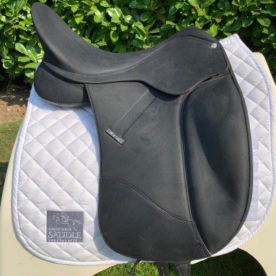 Wintec 17.5” Isabell Werth Original Dressage (S1095) 