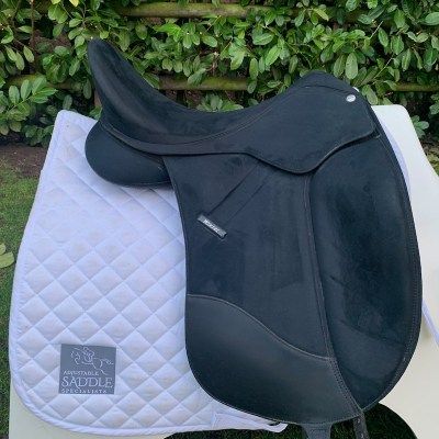 Wintec 17.5” Isabell Werth Dressage (S2133) 