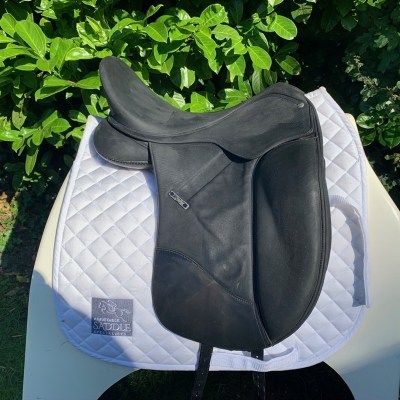 Wintec 17.5” Isabell Werth Original Dressage (S0988) 