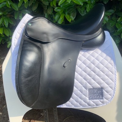 Arena 17.5” Dressage (S3766)