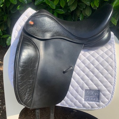 Kent & Masters 17.5” S-Series Dressage - Moveable Block (S3763)