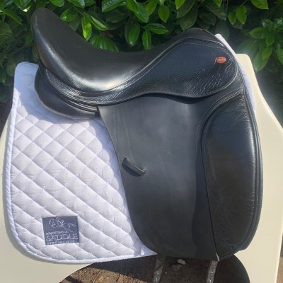 Kent & Masters 17.5” S-Series Dressage - Moveable Block (S3763)